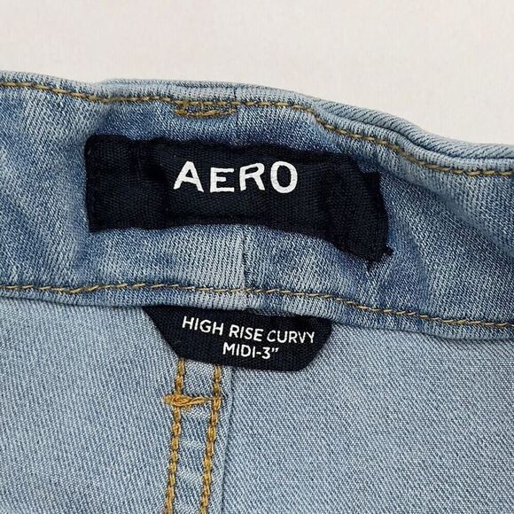 Aero Light Wash High Rise Curvy Midi 3" Distressed Ripped Jean Shorts Size 6 - Picture 3 of 6